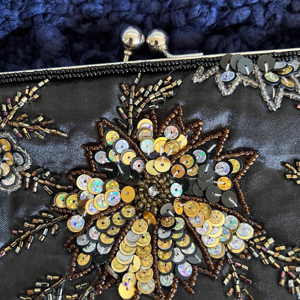Vintage 90s black & gold sequin satin clutch/bag